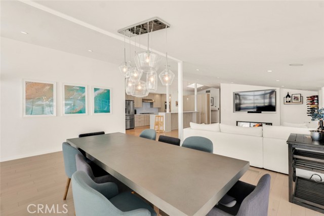 2712 N Beverly Glen Boulevard, Los Angeles CA: https://media.crmls.org/medias/15f41028-b699-4679-b4a2-7a1770e06dca.jpg