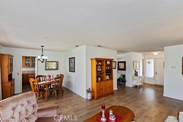 Detail Gallery Image 14 of 47 For 1107 Daffodil St, Corona,  CA 92882 - 4 Beds | 2 Baths