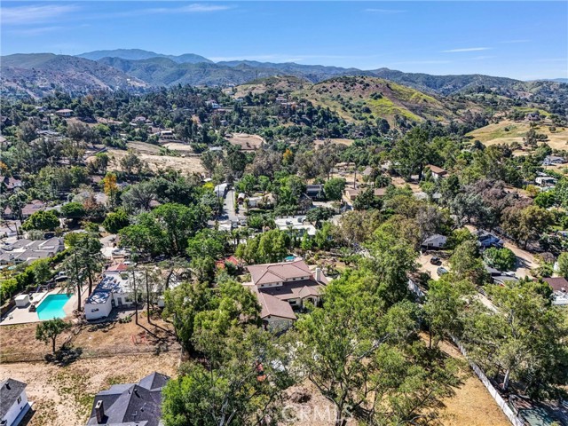 10345 McBroom Street, Sunland CA: https://media.crmls.org/medias/15f5430a-1b87-4d3f-93f2-2e85b23b9e87.jpg