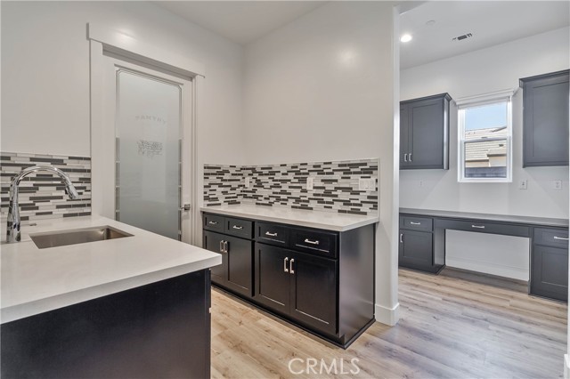 1734 Lester Avenue, Clovis CA: https://media.crmls.org/medias/15f58f7c-b565-4c6c-b18c-e631af16f114.jpg