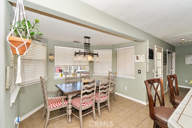 Detail Gallery Image 9 of 43 For 12730 Fir St, Oak Hills,  CA 92344 - 6 Beds | 4/1 Baths