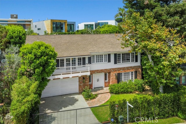 Detail Gallery Image 2 of 52 For 17481 Tramonto Dr, Pacific Palisades,  CA 90272 - 4 Beds | 3 Baths