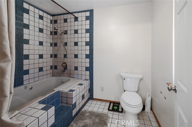Image 31 of 69 For 41268 Adobe Way