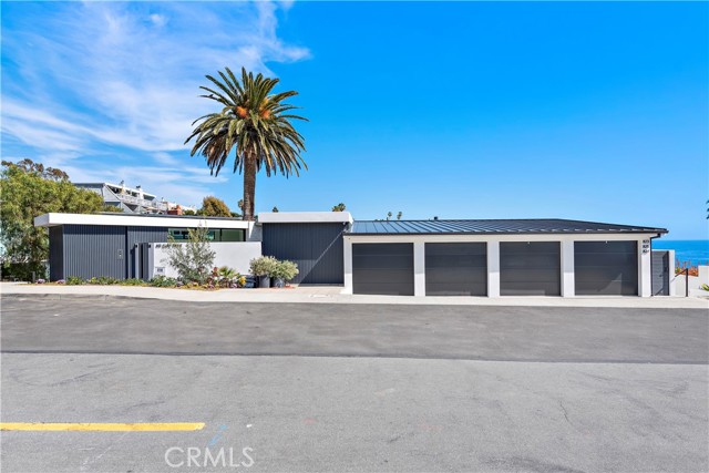 827 Cliff Drive, Laguna Beach CA: https://media.crmls.org/medias/15f72fbf-b2d8-4281-ad87-1f9b4090a3da.jpg