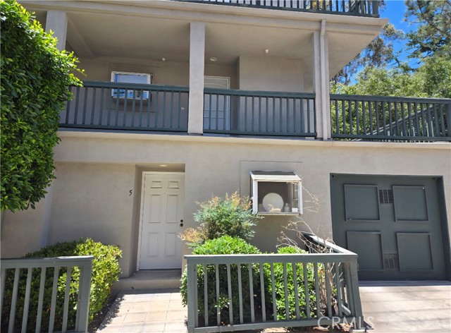 3865 Albatross Street, San Diego CA: https://media.crmls.org/medias/15f77121-a8fd-473e-a104-c6b7b5026508.jpg