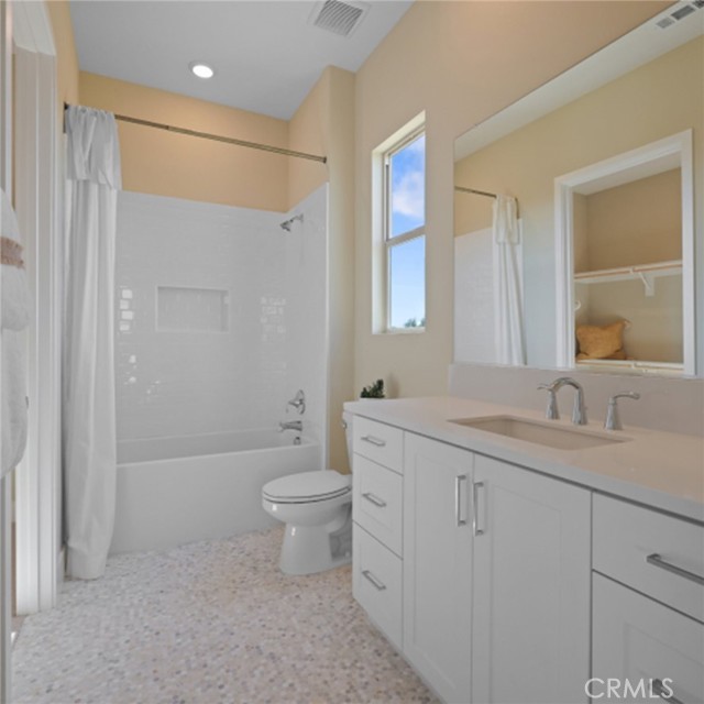 Detail Gallery Image 18 of 27 For 29642 Camino Oso, Valencia,  CA 91354 - 2 Beds | 2/1 Baths