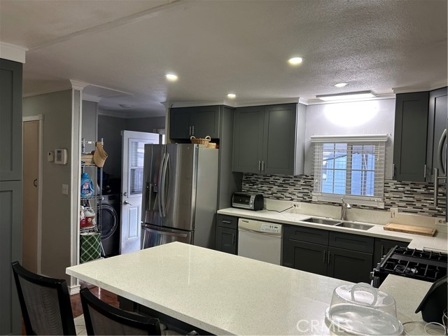 Detail Gallery Image 10 of 24 For 16600 Orange Ave #48,  Paramount,  CA 90723 - 3 Beds | 2 Baths