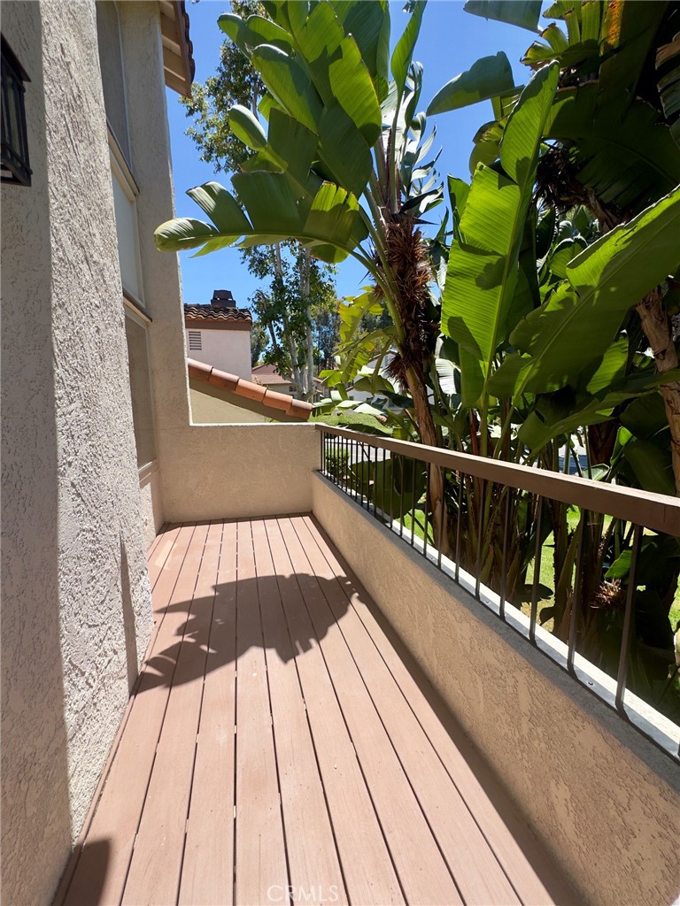 https://media.crmls.org/medias/15f7ef75-fa58-41f9-914a-a653b1b87afe.jpg?preset=X-Large