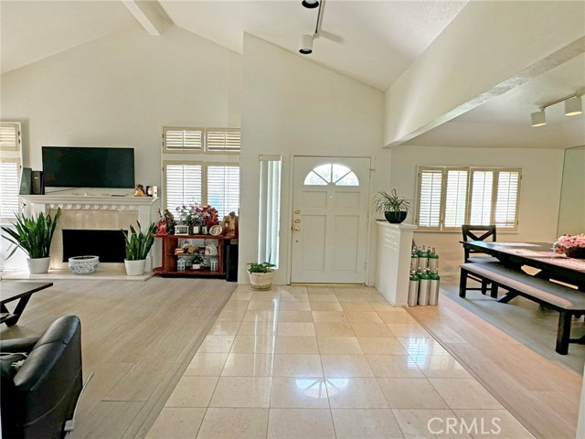 Detail Gallery Image 5 of 24 For 5705 E Hudson Bay Dr, Anaheim,  CA 92807 - 3 Beds | 2 Baths