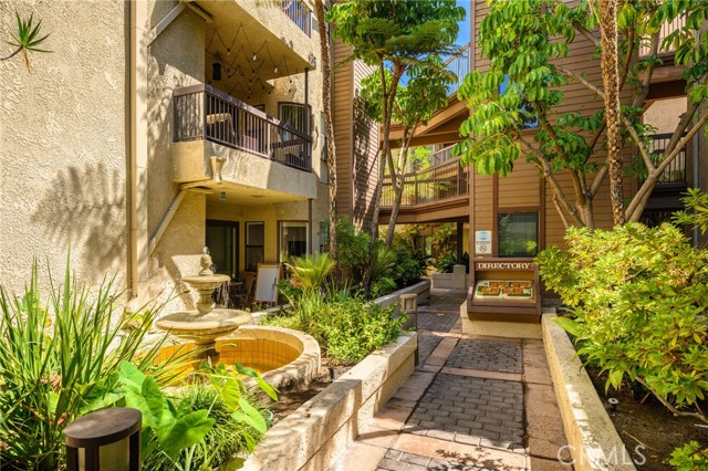 236 N Louise Street, Glendale CA: https://media.crmls.org/medias/15f814ad-ca2d-40ff-9cdc-f564eea9666f.jpg