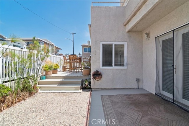 40 15th Street, Hermosa Beach CA: https://media.crmls.org/medias/15f89476-1105-47a9-83cb-a98a6d64b0f1.jpg