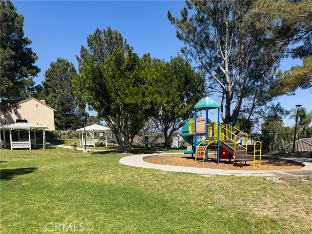 5 Elmbrook, Aliso Viejo CA: https://media.crmls.org/medias/15f8b132-3394-43ef-b7aa-c94046d24f9f.jpg
