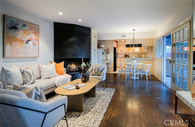 Detail Gallery Image 9 of 42 For 395 Meadow Ln, Newport Beach,  CA 92660 - 3 Beds | 3 Baths