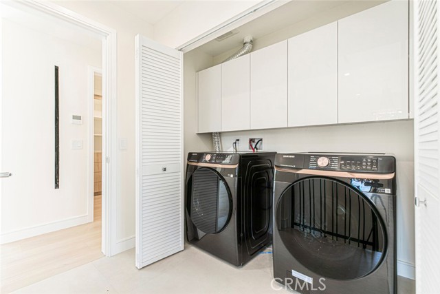 6426 Varna Avenue, Van Nuys CA: https://media.crmls.org/medias/15f922d8-398e-4db9-8218-52243e1f69f4.jpg