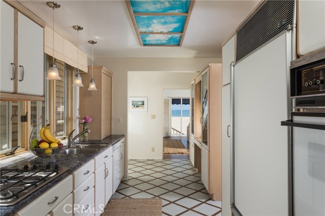 2654 The Strand, Hermosa Beach, California 90254, 3 Bedrooms Bedrooms, ,4 BathroomsBathrooms,Residential,Sold,The Strand,OC17238177