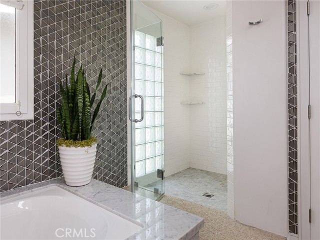 Detail Gallery Image 16 of 33 For 360 Hillcrest Street, El Segundo,  CA 90245 - 4 Beds | 4 Baths
