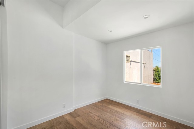 Detail Gallery Image 8 of 13 For 5512 Long Beach #B,  Long Beach,  CA 90805 - 2 Beds | 1 Baths