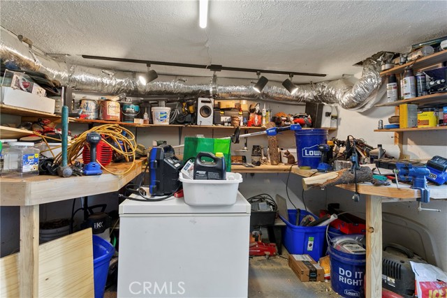 22864 Alder Lane, Crestline CA: https://media.crmls.org/medias/15fb9b03-61ed-4ebb-9524-c41e4b880147.jpg