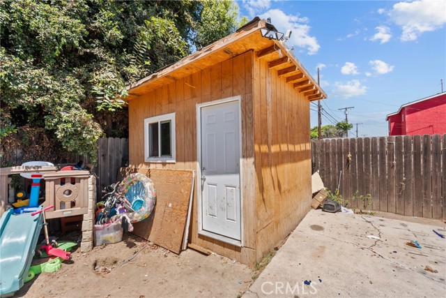 Detail Gallery Image 38 of 43 For 2001 N Salinas Ave, Los Angeles,  CA 90059 - 4 Beds | 2 Baths