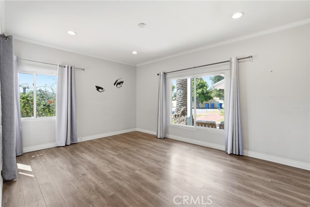 Detail Gallery Image 16 of 44 For 8647 Corbin Ave, Winnetka,  CA 91306 - 5 Beds | 3/1 Baths