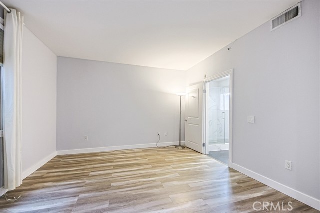 Detail Gallery Image 12 of 23 For 201 E Angeleno Ave #210,  Burbank,  CA 91502 - 2 Beds | 2 Baths