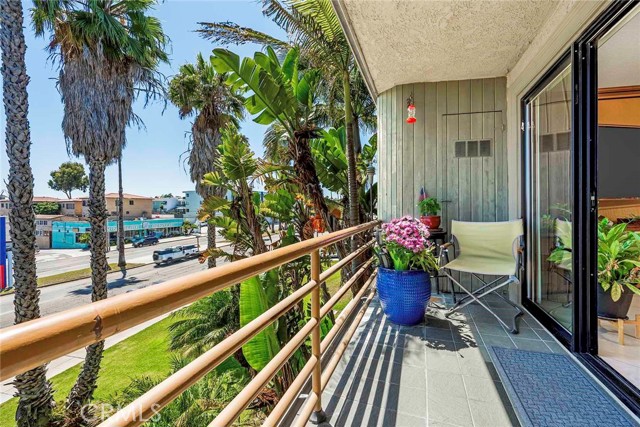 Detail Gallery Image 21 of 35 For 3811 E Livingston Dr #1,  Long Beach,  CA 90803 - 3 Beds | 2/1 Baths