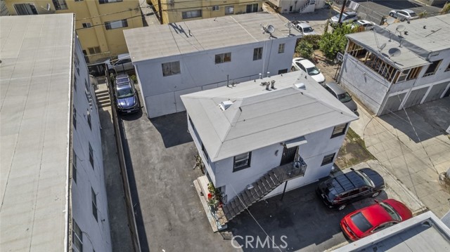 525 N Kenmore Avenue, Los Angeles CA: https://media.crmls.org/medias/15fcd561-f17d-4d9b-a9d1-a64d39d4fade.jpg