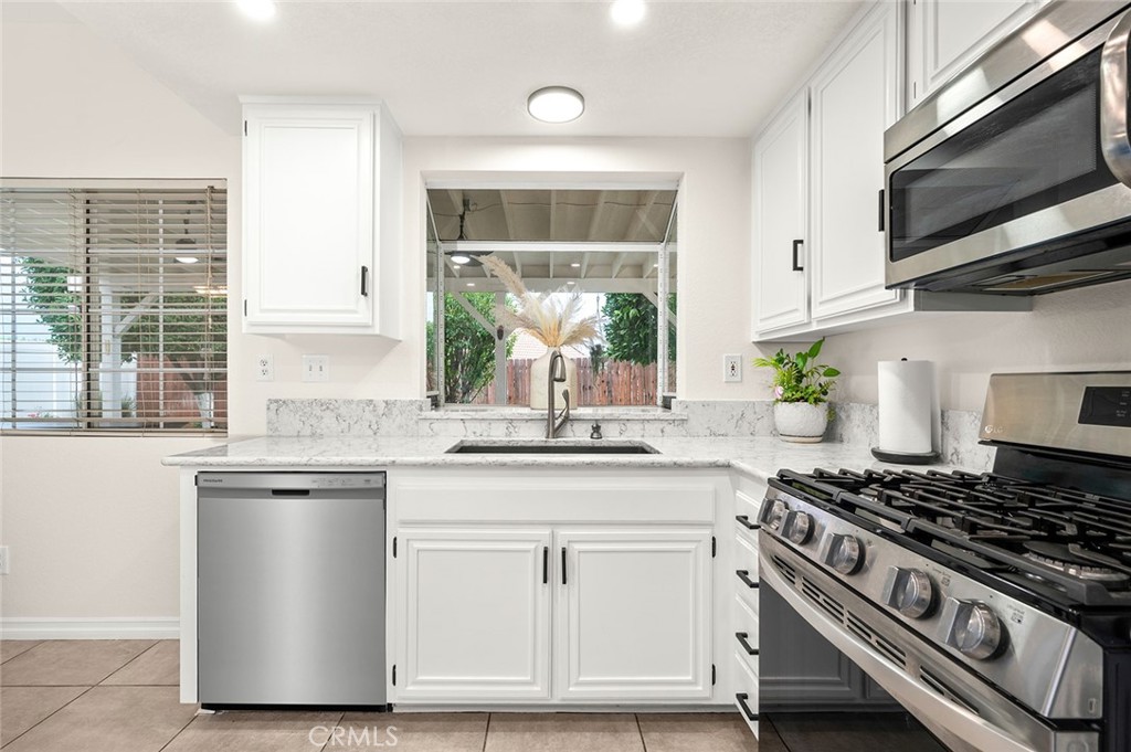 https://media.crmls.org/medias/15fd61a0-6ec5-4d4b-97df-18581fde35ef.jpg?preset=X-Large
