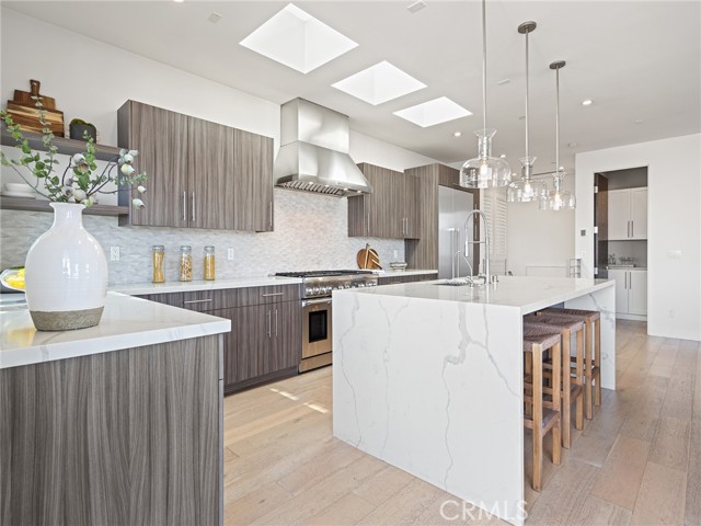 Detail Gallery Image 11 of 29 For 320 35th Street, Manhattan Beach,  CA 90266 - 4 Beds | 4/1 Baths