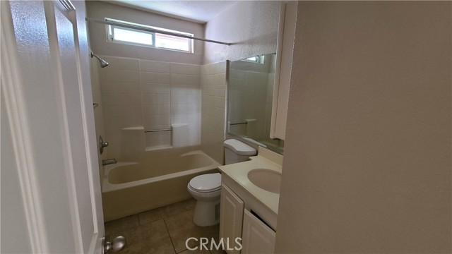 Detail Gallery Image 10 of 32 For 4921 Lake Park Ct, Fallbrook,  CA 92028 - 4 Beds | 2 Baths