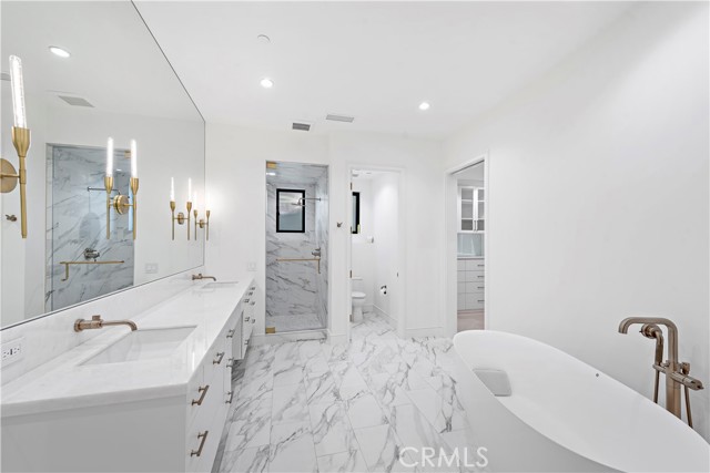 Detail Gallery Image 22 of 64 For 2340 Crestview Dr, Laguna Beach,  CA 92651 - 4 Beds | 5/1 Baths