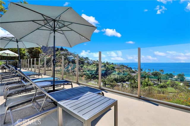 21692 Ocean Vista Drive, Laguna Beach CA: https://media.crmls.org/medias/15ff25a1-b97c-462a-a276-0bf87e48a90d.jpg