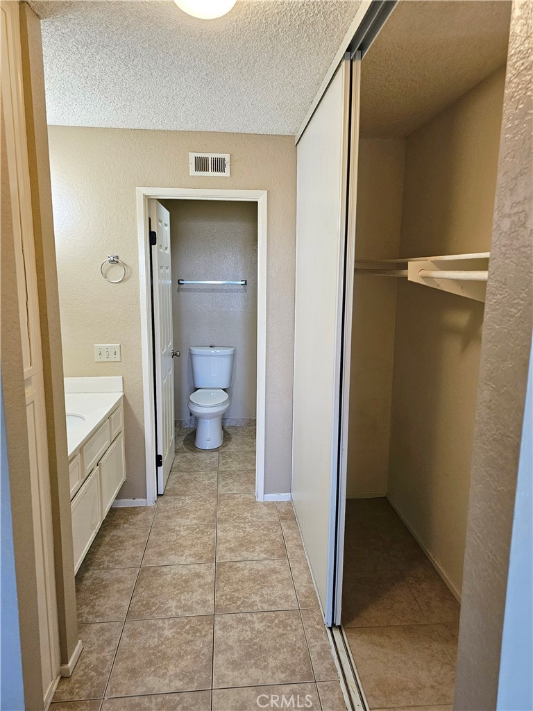 https://media.crmls.org/medias/15ff340c-8d54-498f-9e09-5f0ba34cb4d9.jpg?preset=X-Large