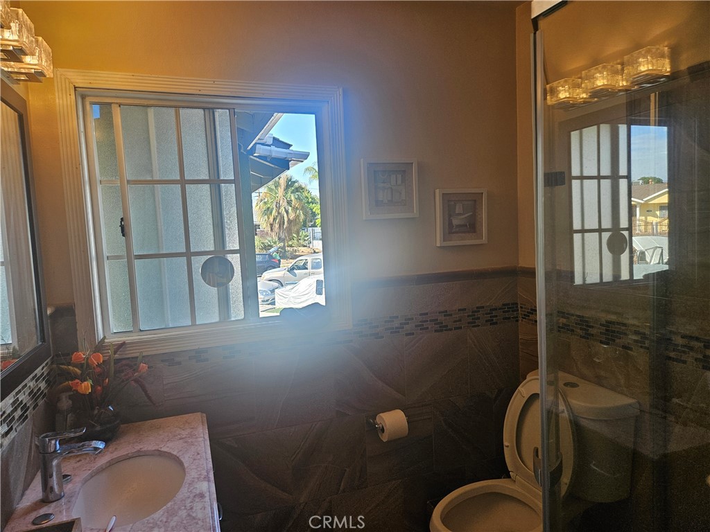 https://media.crmls.org/medias/15fff858-e8f1-4421-9190-e44c32617a92.jpg?preset=X-Large