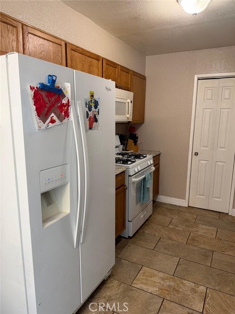 Detail Gallery Image 3 of 46 For 5109 Center, Modesto,  CA 95357 - 2 Beds | 2 Baths