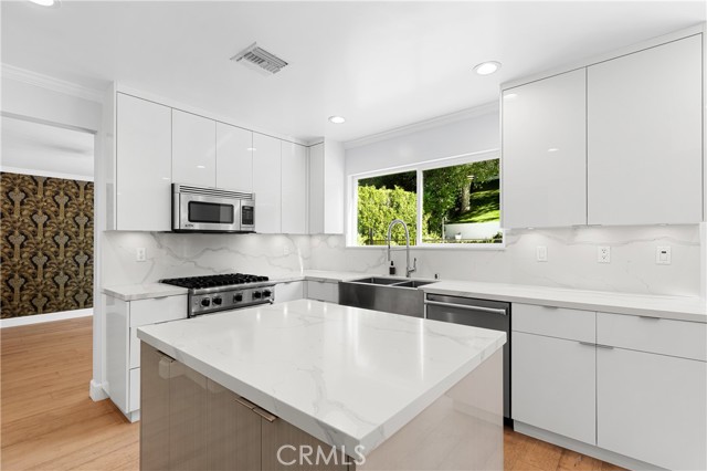 Detail Gallery Image 15 of 53 For 3156 Dona Emilia Dr, Studio City,  CA 91604 - 5 Beds | 3 Baths