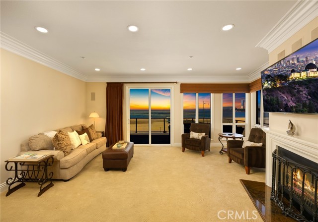 1400 E Ocean Boulevard, Long Beach CA: https://media.crmls.org/medias/160567be-edc3-4c41-8f1d-ba0248f9494f.jpg