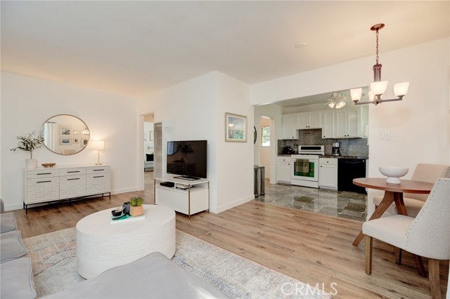 Back - living rm to kitchen