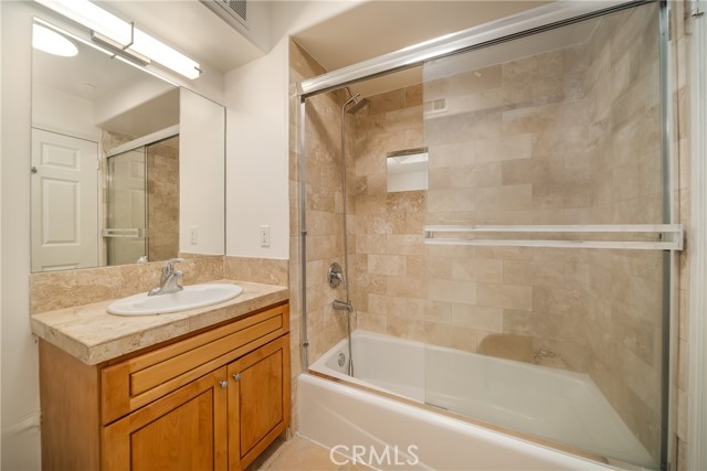 Detail Gallery Image 10 of 25 For 12916 Moorpark St #201,  Studio City,  CA 91406 - 3 Beds | 2 Baths