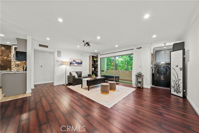 5215 Balboa Boulevard, Encino CA: https://media.crmls.org/medias/16061260-d1f8-4e59-b482-e89381047516.jpg