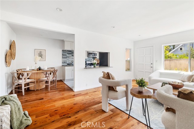 Detail Gallery Image 3 of 26 For 1918 11th St #D,  Santa Monica,  CA 90404 - 2 Beds | 2 Baths