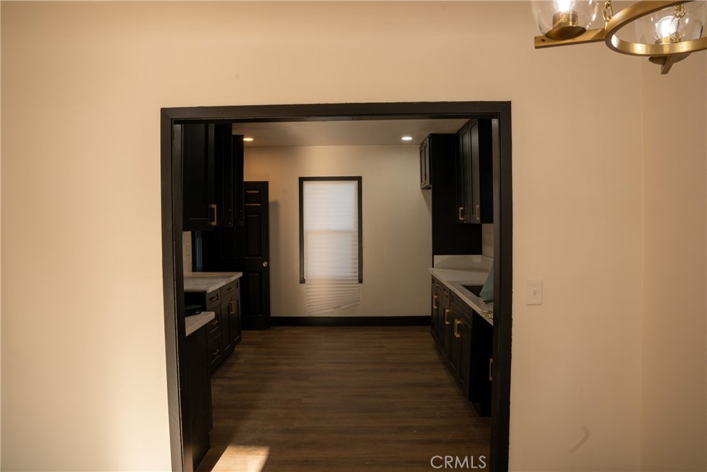 https://media.crmls.org/medias/16071047-28a3-42a5-ba15-c641dfe6bd11.jpg?preset=X-Large