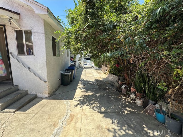258 N Benton Way, Los Angeles CA: https://media.crmls.org/medias/16073c51-1542-4600-8d00-6cfd13d1c7f6.jpg