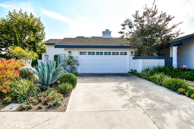 Detail Gallery Image 2 of 33 For 1 Beachcomber Dr, Corona Del Mar,  CA 92625 - 2 Beds | 2/1 Baths