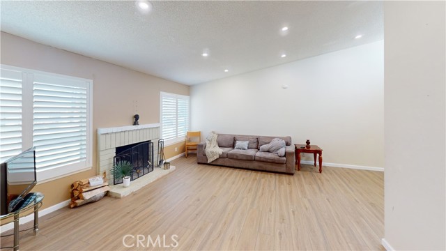 1211 Camelot Way photo 4
