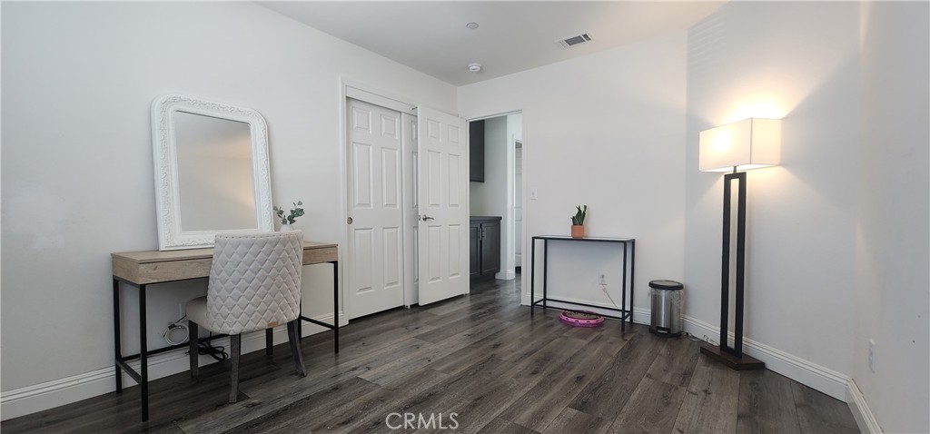 https://media.crmls.org/medias/1608d4f1-e732-467e-9834-03d7ebb068ea.jpg?preset=X-Large