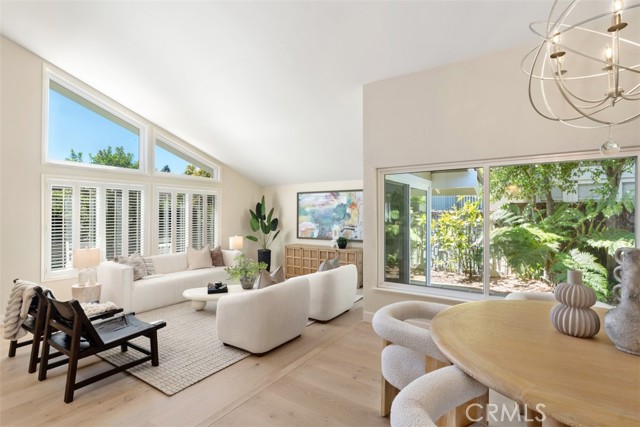 17 Silver Crescent, Irvine CA: https://media.crmls.org/medias/160924c1-31c1-43b8-8a2f-7d9cbdb91bea.jpg