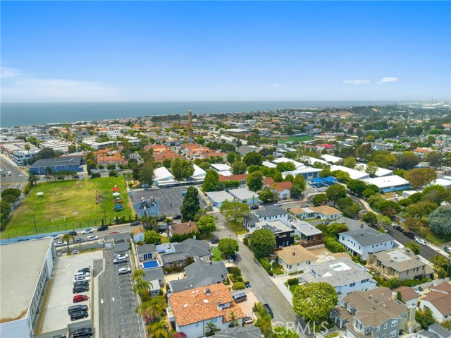 849 12th Court, Manhattan Beach, California 90266, 5 Bedrooms Bedrooms, ,5 BathroomsBathrooms,Residential,Sold,12th,SB22146383