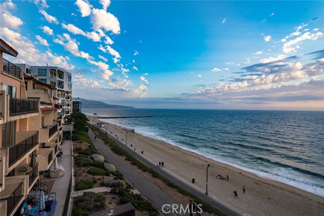 531 Esplanade, Redondo Beach, California 90277, 1 Bedroom Bedrooms, ,1 BathroomBathrooms,Residential,Sold,Esplanade,SB22140882