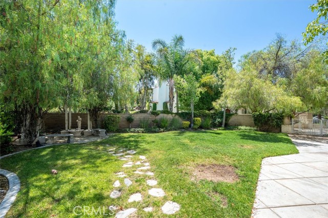 26800 Fairlain Drive, Valencia CA: https://media.crmls.org/medias/1609cafb-8cbf-47ec-b33a-94e401962bb8.jpg